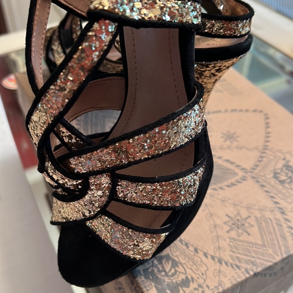 Vince Camuto Padrita Platform Sandals in Gold Glitter & Blk Suede Sz 7 1… - Picture 8 of 16